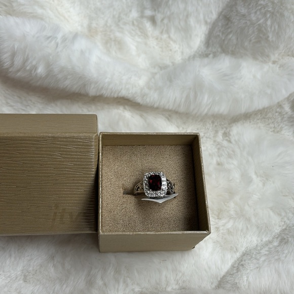 JTV sz 9 Ring Red & White Crystals NEW NIB - Picture 3 of 4